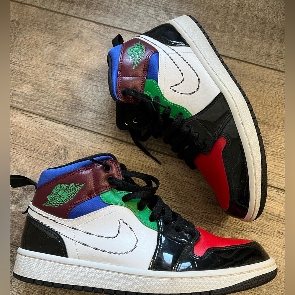 Nike women's Air Jordan 1 Mid SE size 11